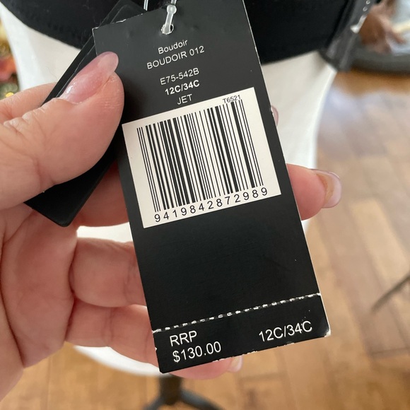 Elegant Black Lace Bra - Picture 4 of 7